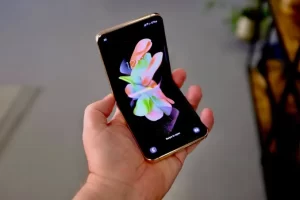 Samsung Galaxy Z Flip 5 Review: Showcasing the amazingly unique foldable design.